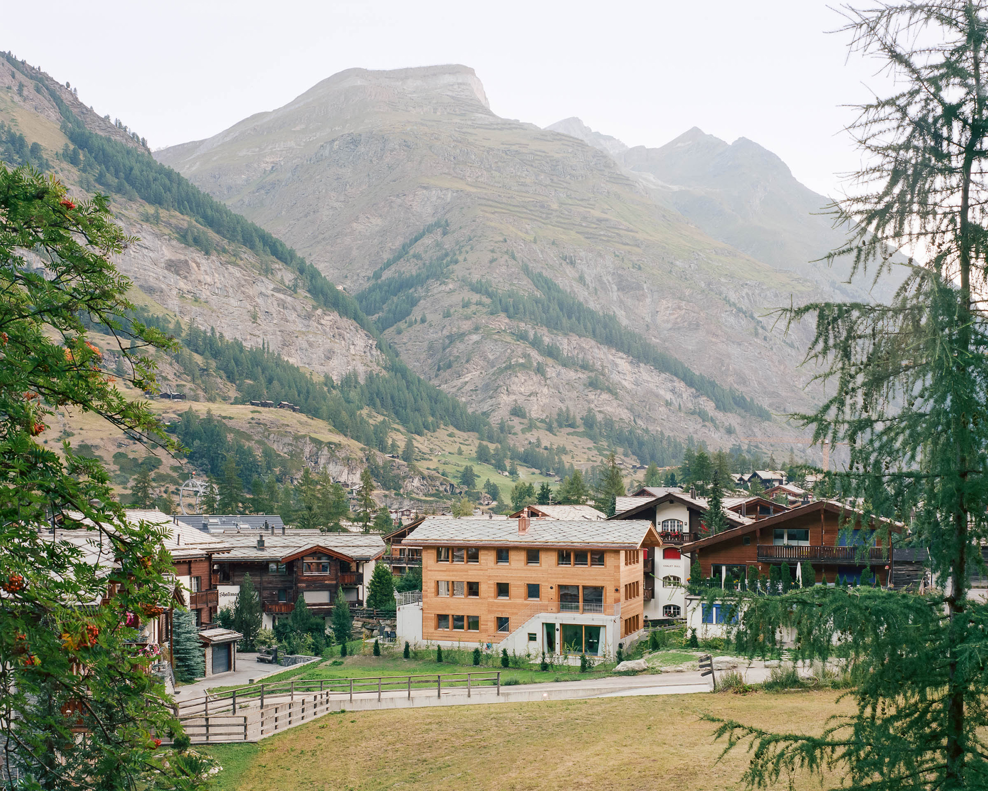 studiobirk, Moosweg, Zermatt, Garten, Gelände, Aussenraum
