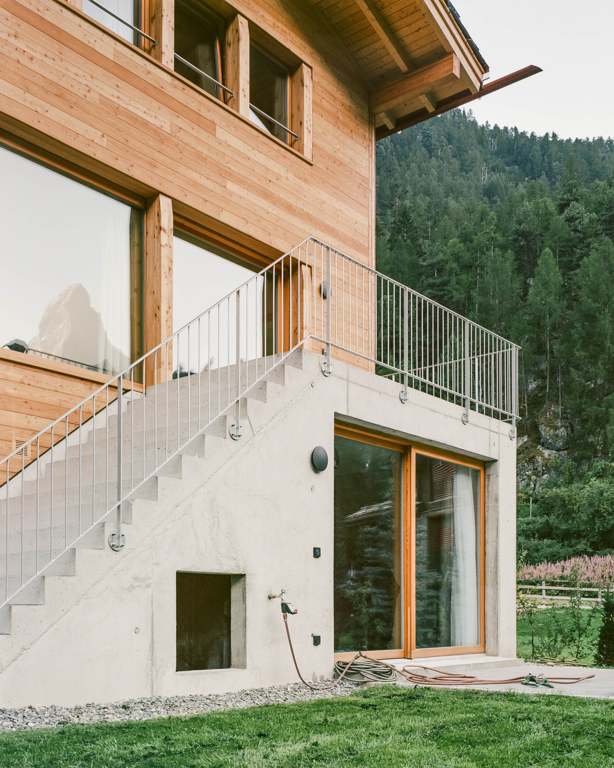 studiobirk, Moosweg, Zermatt, Umgebung, Terrassenkörper, Gartenzugang, Absturzsicherung